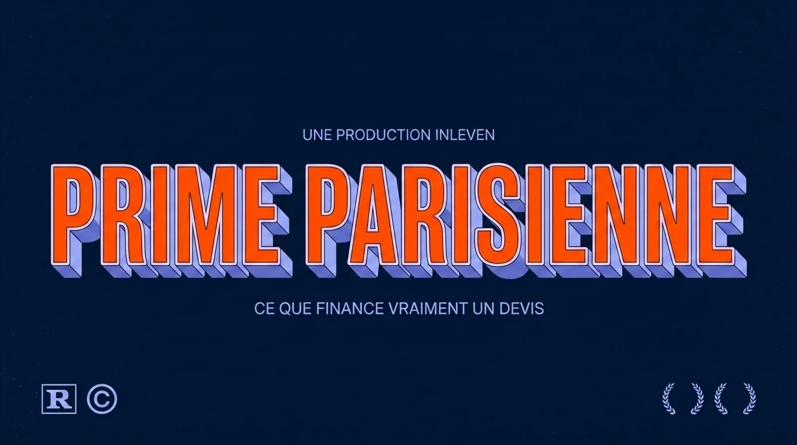 Visuel 3D rétro sur fond bleu nuit, titre orange en grandes capitales PRIME PARISIENNE, mention UNE PRODUCTION INLEVEN en haut et slogan CE QUE FINANCE VRAIMENT UN DEVIS en bas.